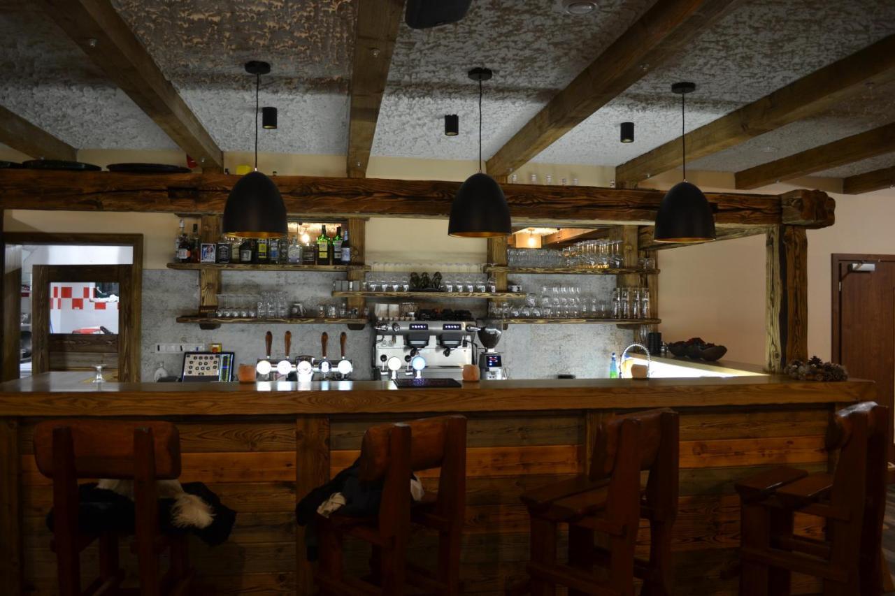 Tri Kopy*** - Penzion, Restauracia A Pizza Smrečany Exterior foto